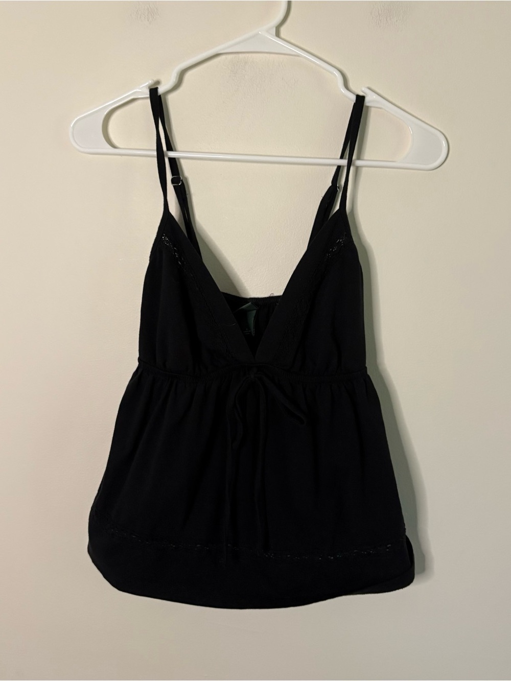Black Spaghetti Strap V-Neck Tank Top Wild fable cropped small
